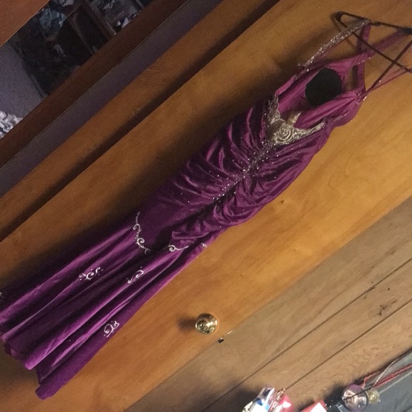 Prom dress - Picture 2 of 4